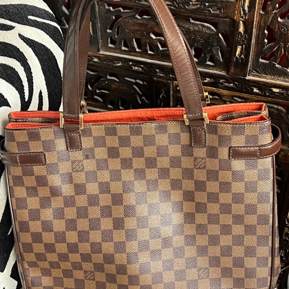 Gorgeous Brown Checkered Tote Shoulder Bag - Picture 4 of 12